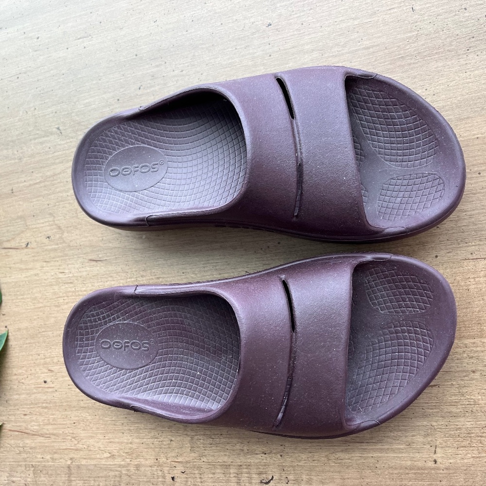 Oofos Slides